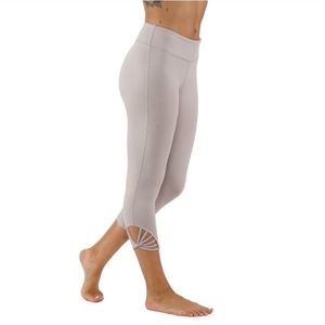 NWT CROP LEGGINGS (MonoB)